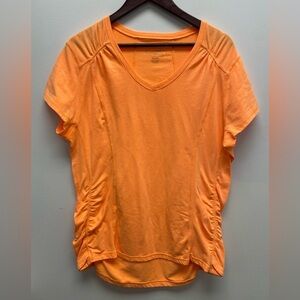 4 for $25 🍒 Tangerine Short Sleeve V-Neck Tee in Orange XXL